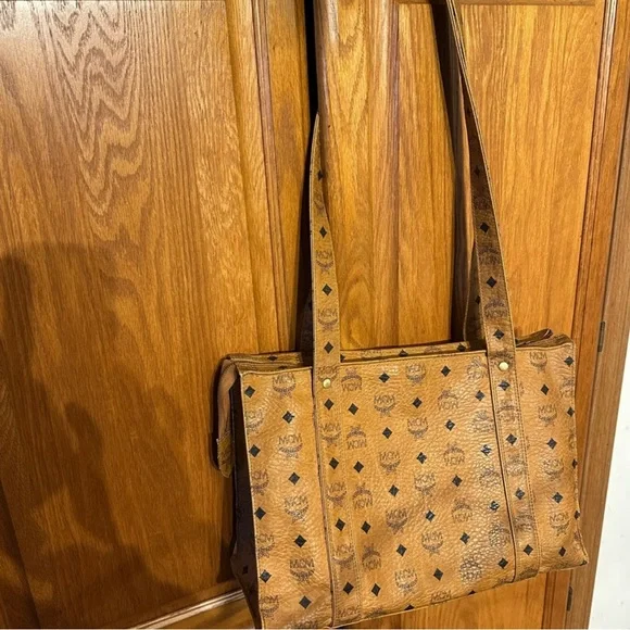MCM long strap conyack zipper top Tote Bag inside pocket - Picture 9 of 15